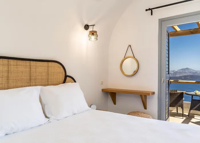 Evanthia Best View Thirassia Island Hotel